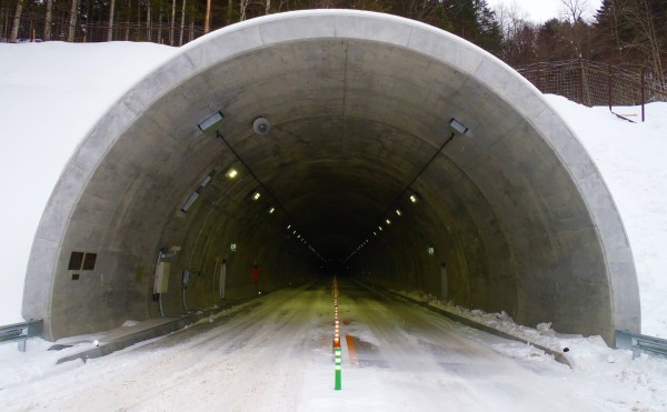 2013（H25）北海道横断自動車道 浦幌町釧勝トンネル照明設備設置外工事
